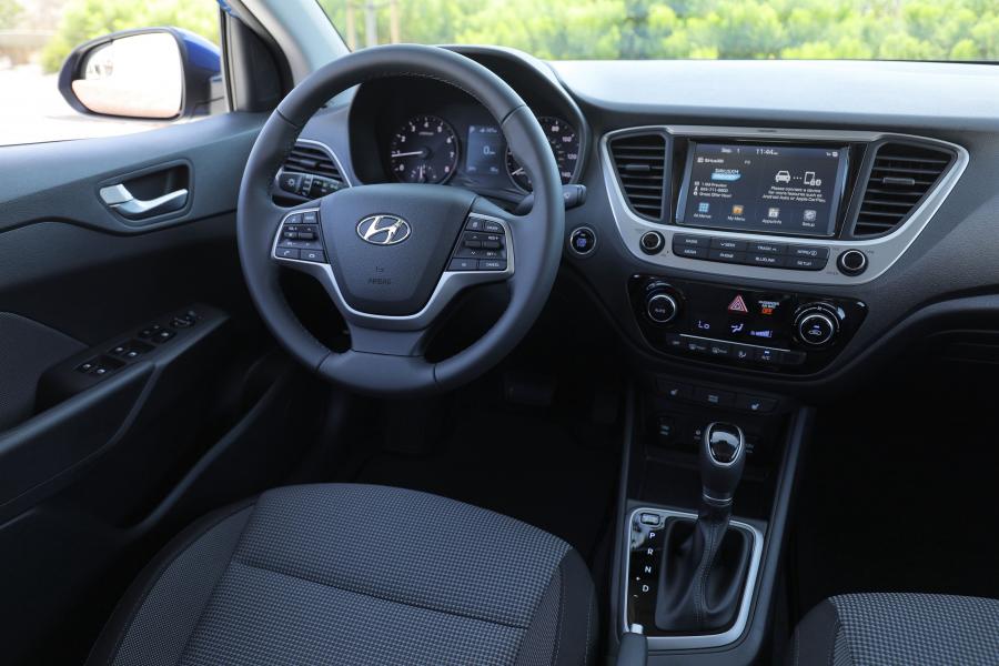 Панель приборов Hyundai Accent Limited 2017 года  (NA) (фото 17 из 40)